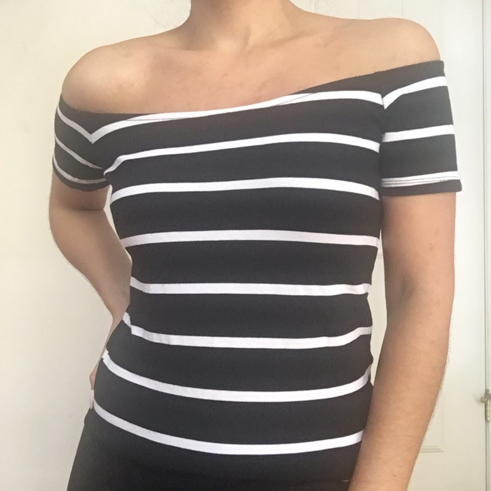 FOREVER 21 off the shoulder top